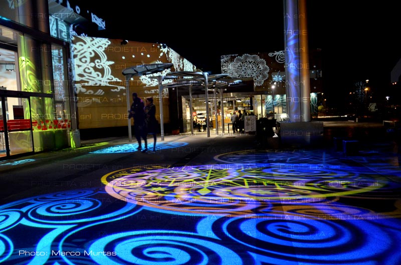 SHOPPING CENTERE PROJECTIONS ON THE FLOOR