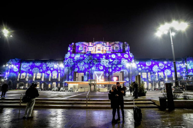 central station milan christmas lights