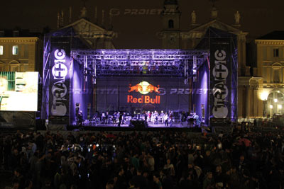proiezione del logo red bull, evento traffic