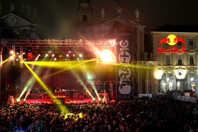 poriezioni e teste mobili per l'evento red bull proietta